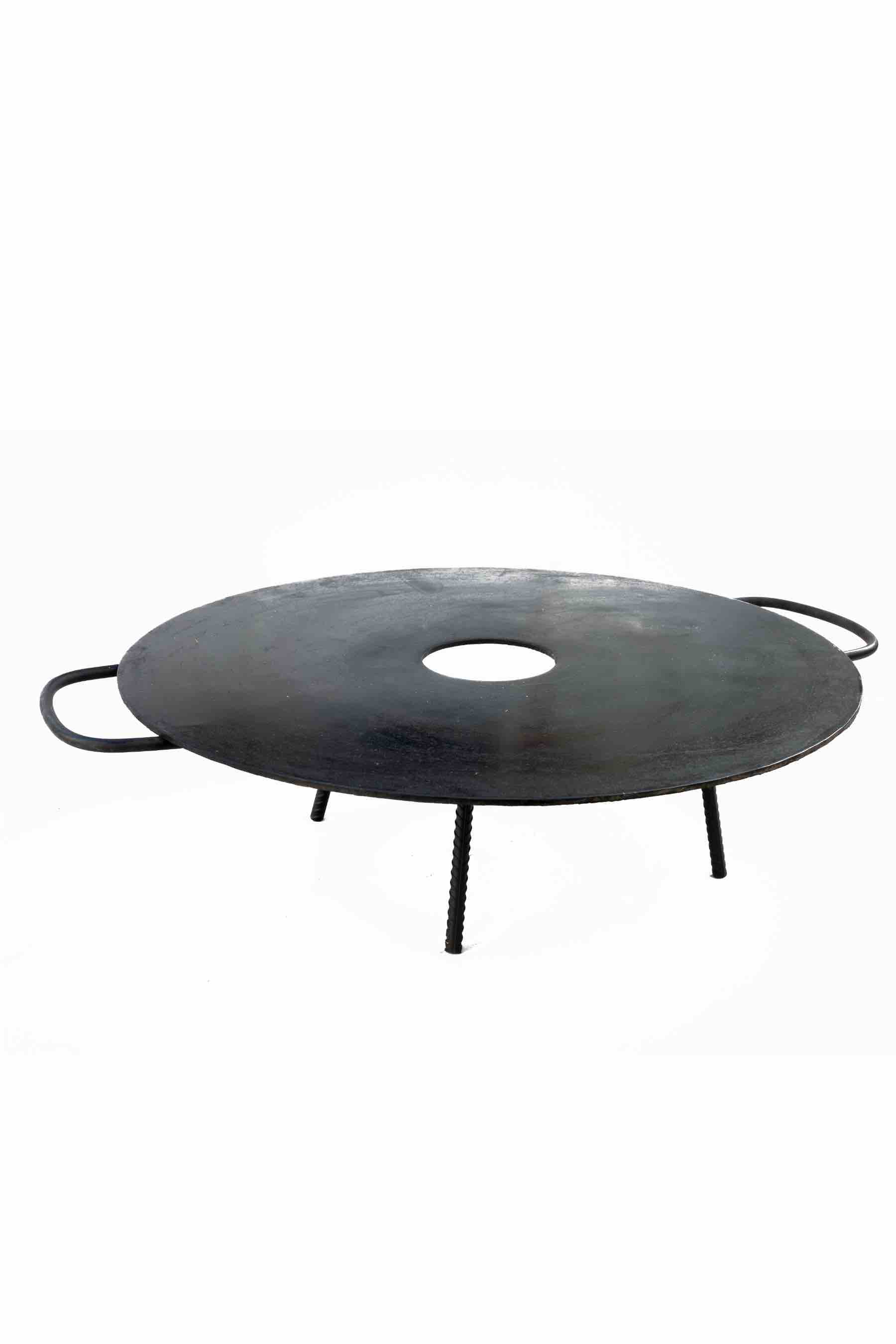 https://vargasbrothersfirepits.co.uk/cdn/shop/products/the-vargas-brothers-fire-pits-arado-barbecue-chapa-hot-plate-4-min.jpg?v=1677847824&width=1946